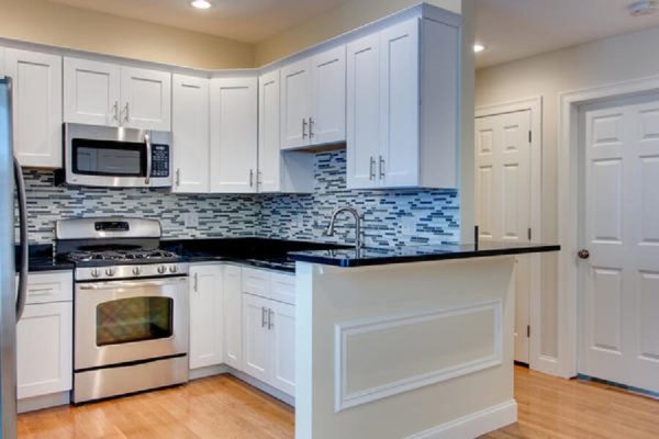 Kitchen-White-Maple-Shaker-with-Black-Granite-Countertops